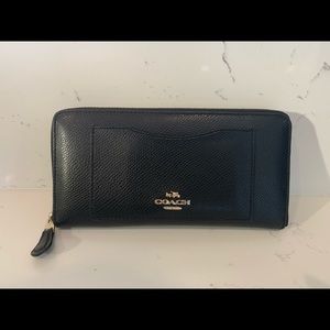 Excellent - Black Coach Leather Zip Wallet